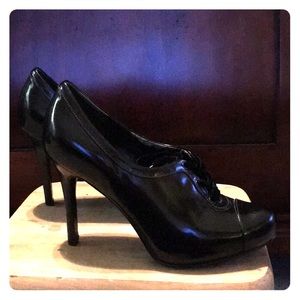 Patent leather black heels